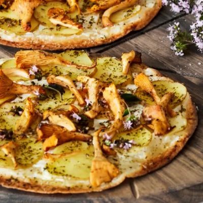 Tortilla pizza with potatoes and chanterelles
